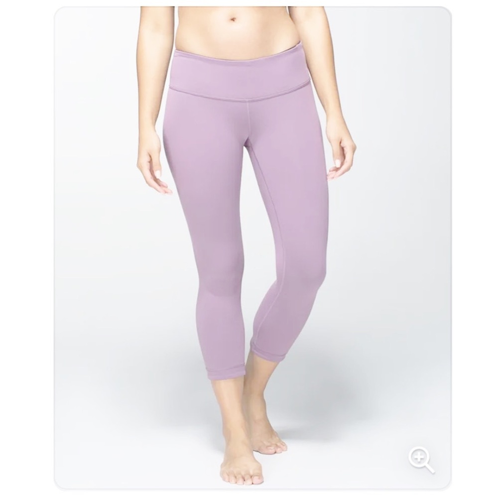 Lululemon light purple Capri workout pants. NWOT.
